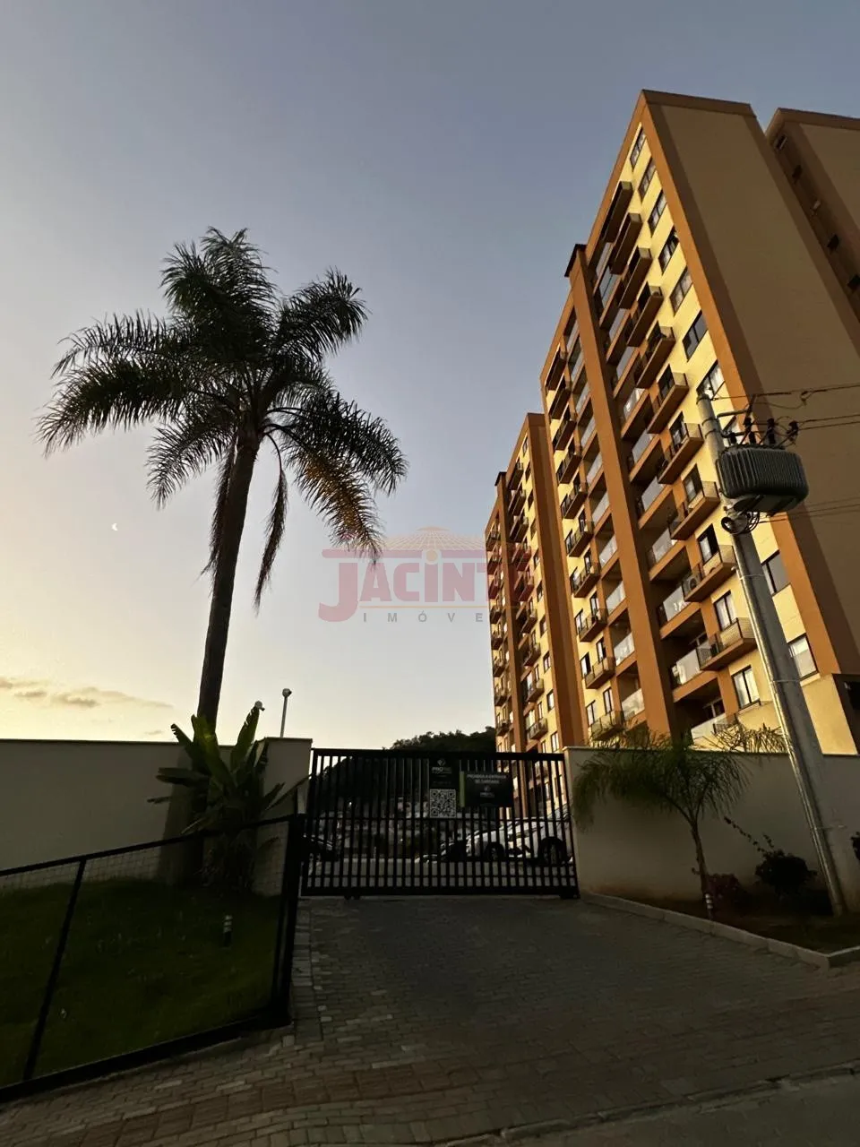 Apartamento recém entregue de 2 quartos sendo 1 suíte, sacada com churrasqueira, área de lazer completa. Pronto para morar, agende uma visita! — foto 2