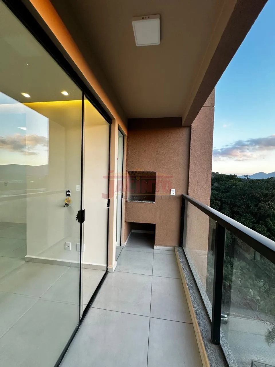 Apartamento recém entregue de 2 quartos sendo 1 suíte, sacada com churrasqueira, área de lazer completa. Pronto para morar, agende uma visita! — foto 3