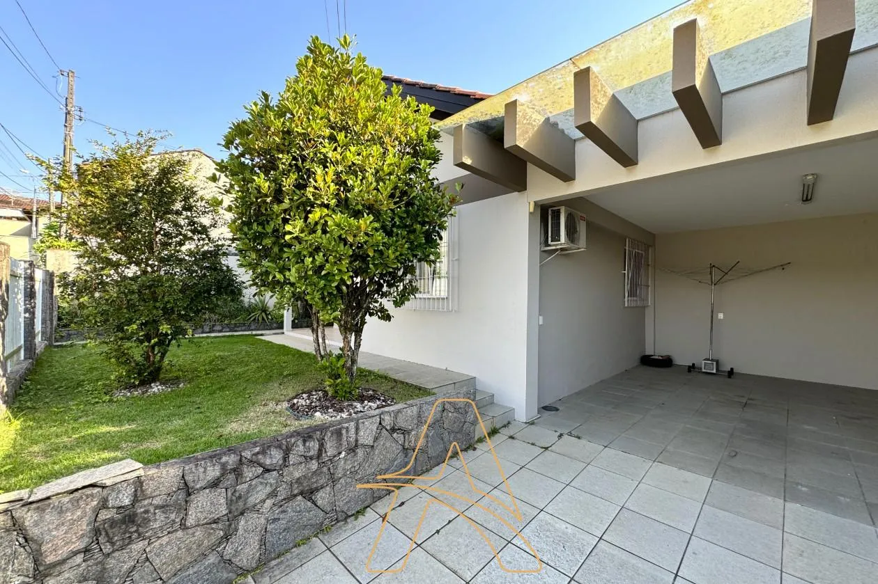 Casa com Amplo Terreno e Área de Festas Completa no Bairro Tribess — foto 4