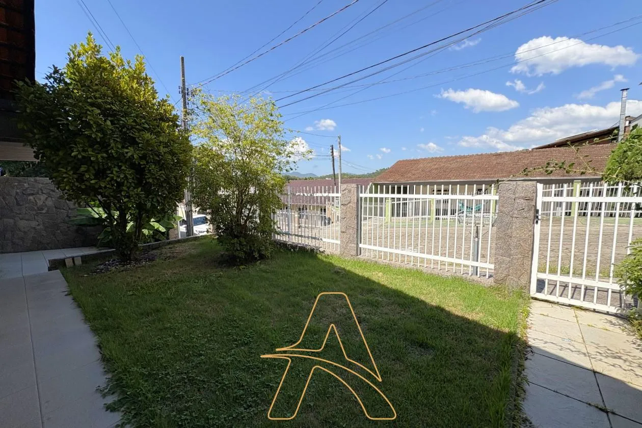 Casa com Amplo Terreno e Área de Festas Completa no Bairro Tribess — foto 3