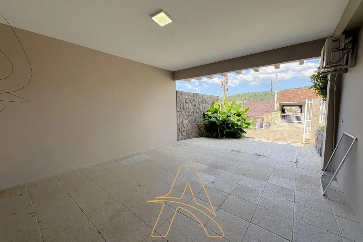 Casa com Amplo Terreno e Área de Festas Completa no Bairro Tribess — foto 5