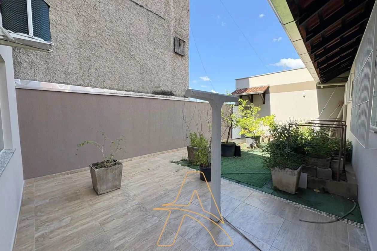 Casa com Amplo Terreno e Área de Festas Completa no Bairro Tribess — foto 6