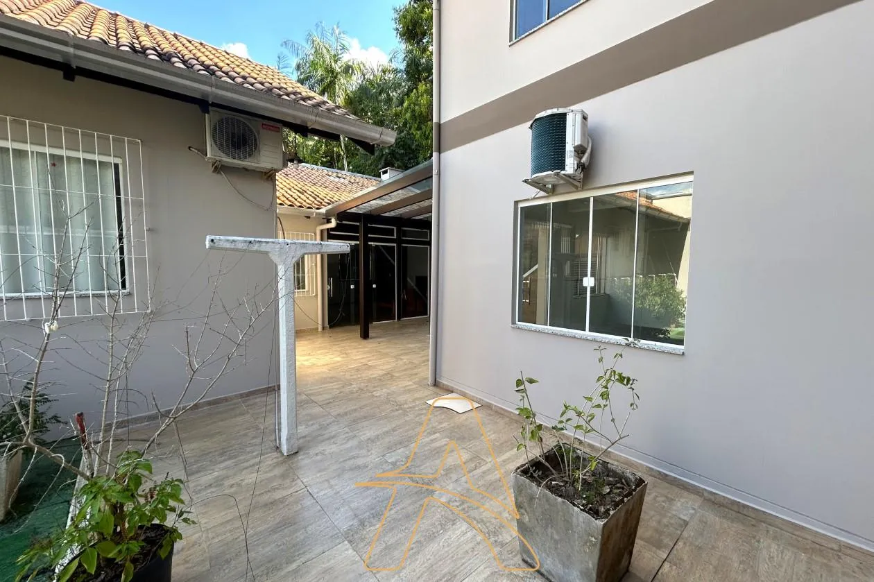 Casa com Amplo Terreno e Área de Festas Completa no Bairro Tribess — foto 7
