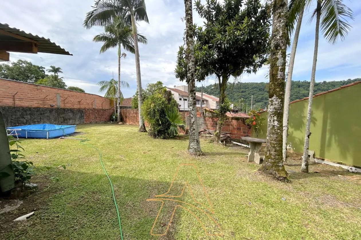 Casa com Amplo Terreno à Venda no Bairro Água Verde — foto 4