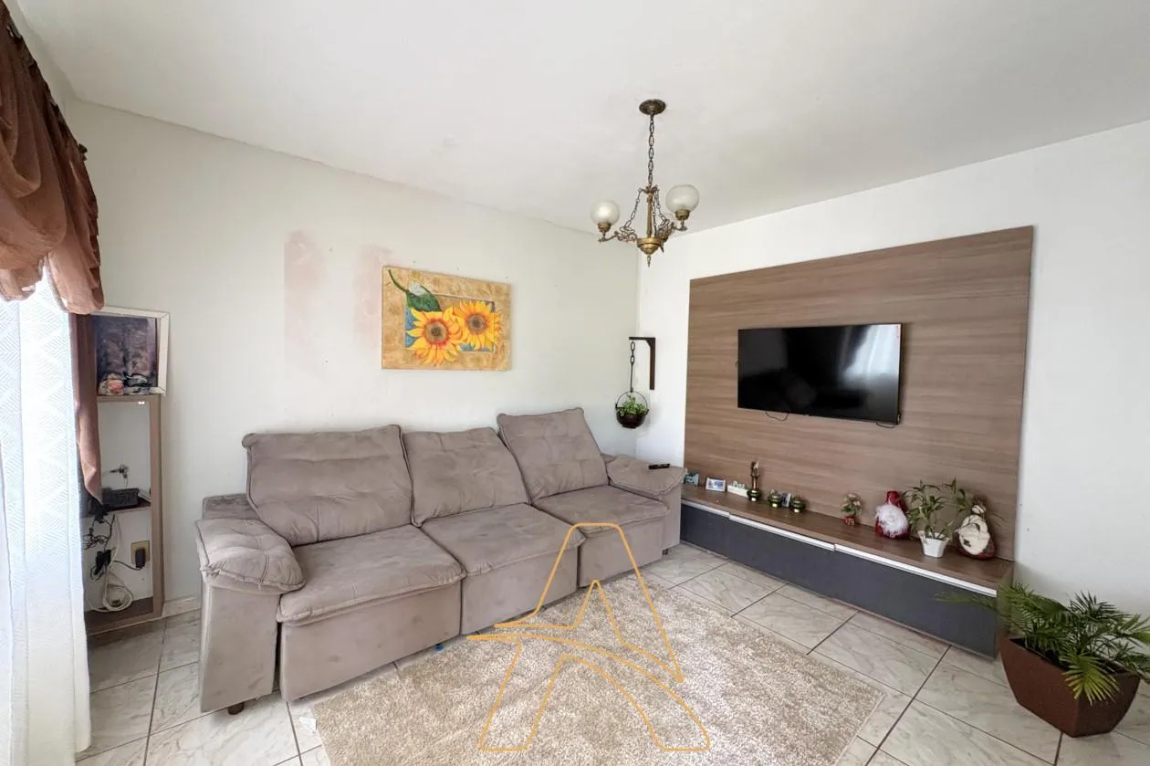Casa com Amplo Terreno à Venda no Bairro Água Verde — foto 7