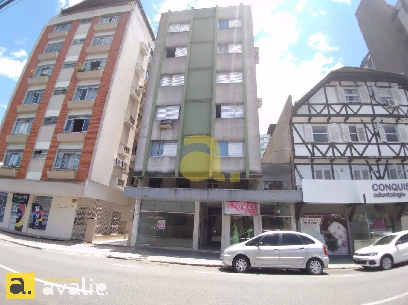 EXCELENTE APARTAMENTO MOBILIADO PARA LOCAÇÃO NO BAIRRO CENTRO - foto 1