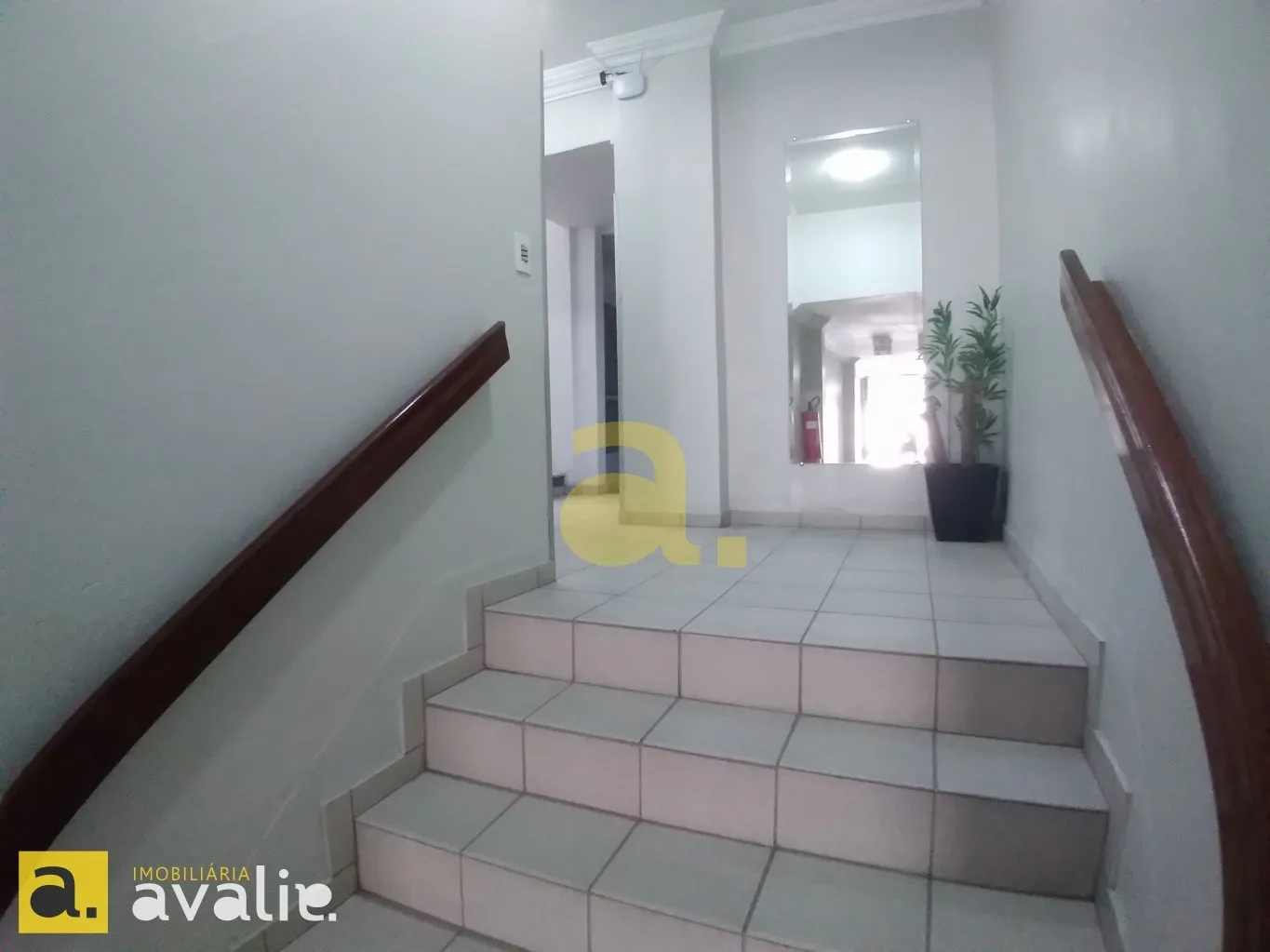 EXCELENTE APARTAMENTO MOBILIADO PARA LOCAÇÃO NO BAIRRO CENTRO — foto 2