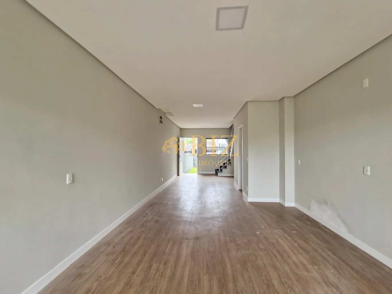 Sobrado com 3 quartos, sendo 1 suíte, com amplo espaço nos fundos, no Bairro Fortaleza Alta! — foto 5