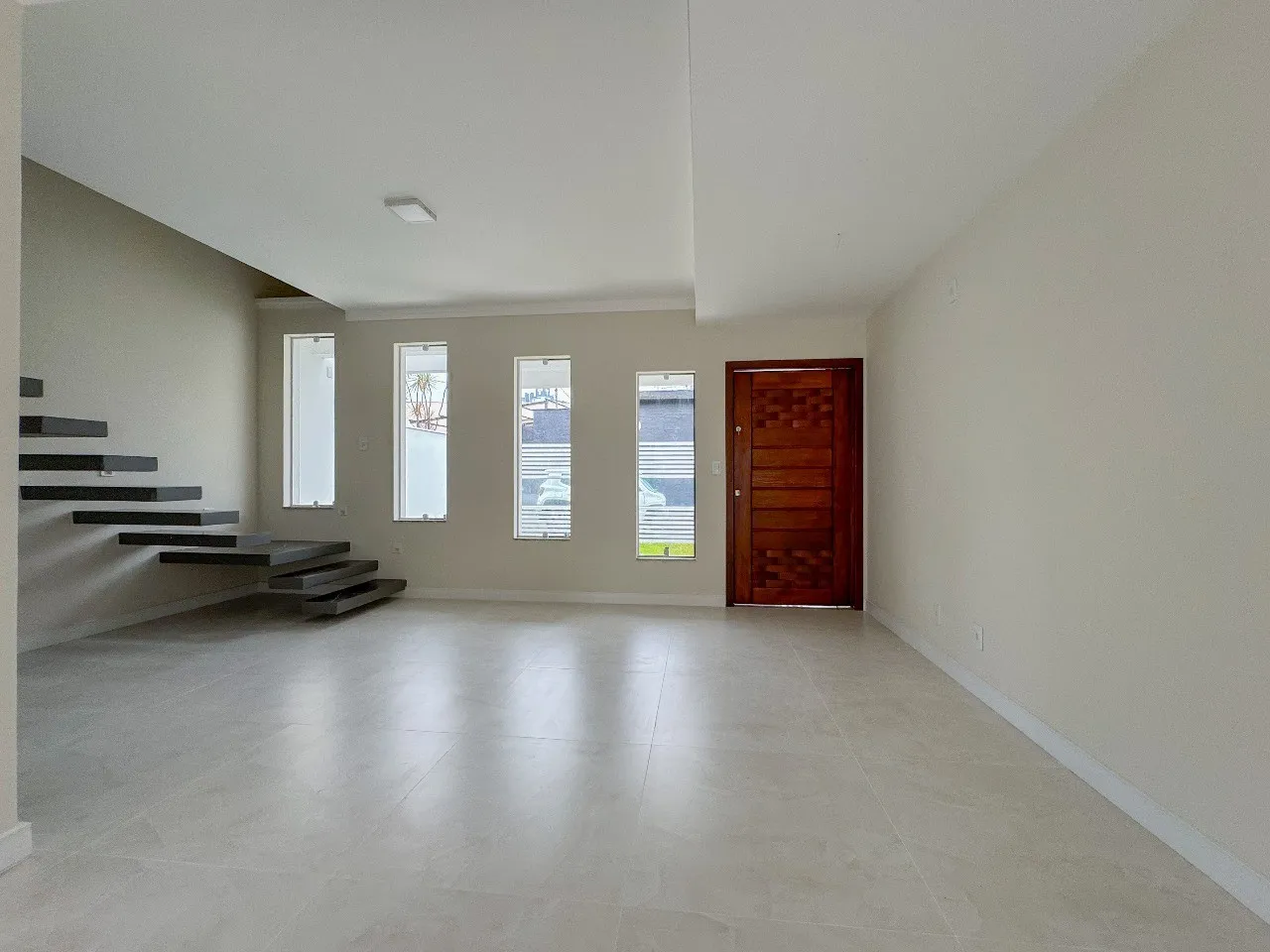 Casa Residencial com 3 Dormitórios, Suíte e Churrasqueira - Escola Agrícola, Blumenau — foto 4