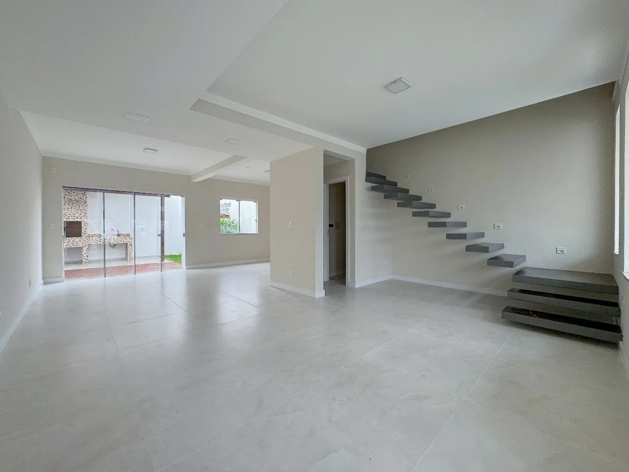 Casa Residencial com 3 Dormitórios, Suíte e Churrasqueira - Escola Agrícola, Blumenau — foto 7
