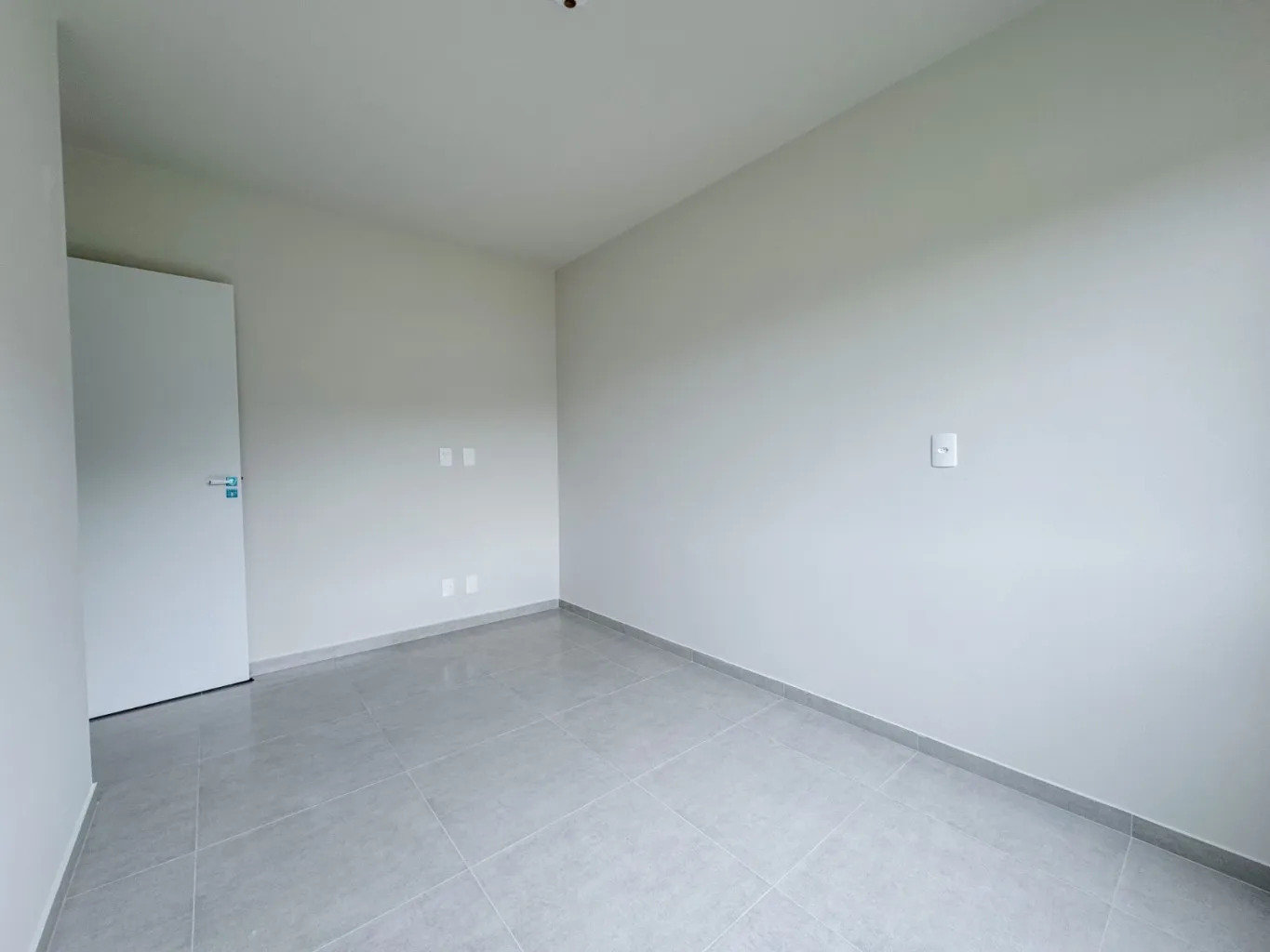 Casa Geminada com 2 Dormitórios e Excelente Acabamento. — foto 3