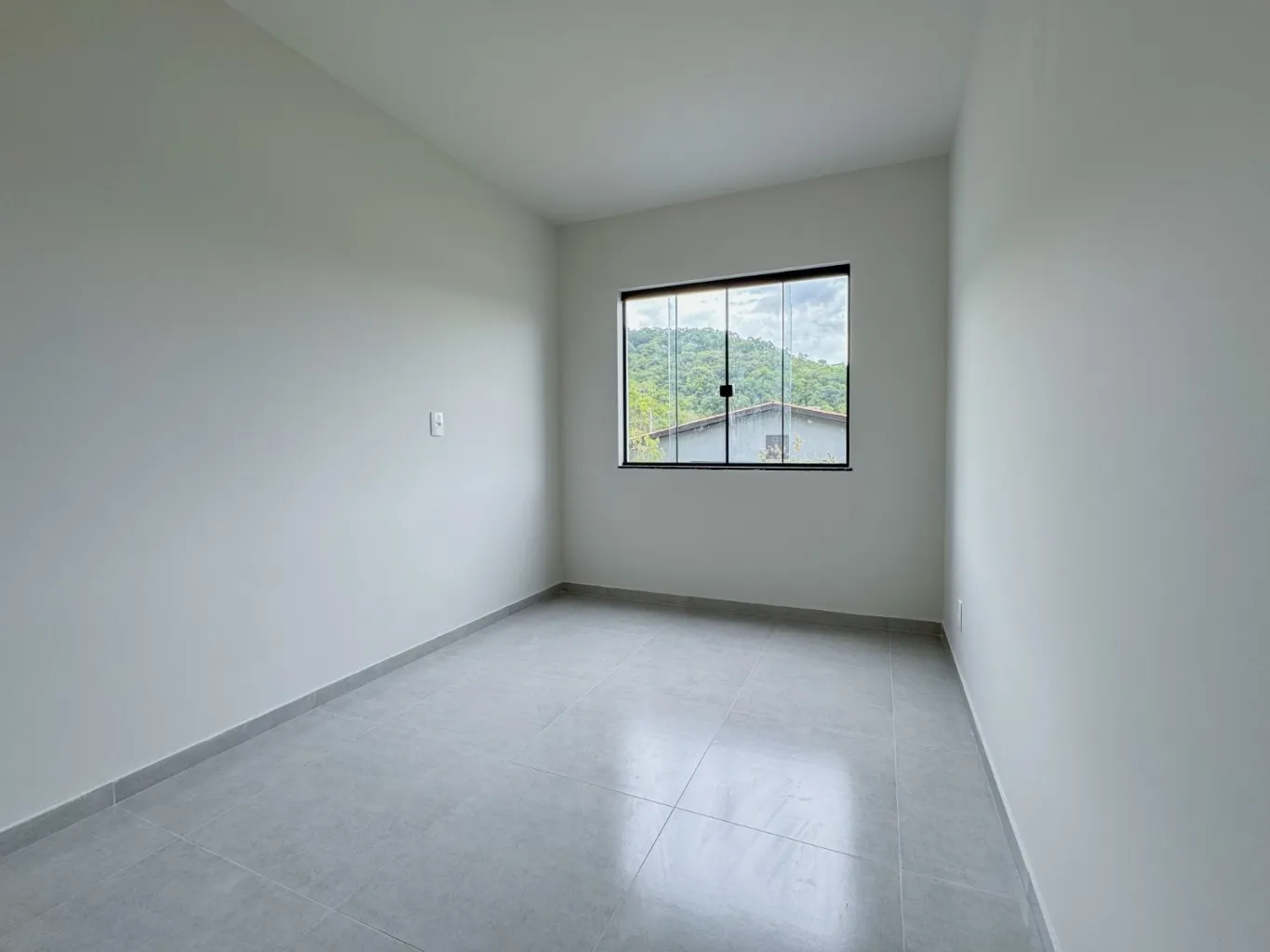 Casa Geminada com 2 Dormitórios e Excelente Acabamento. — foto 4