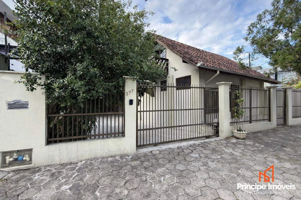 Casa com 3 quartos no Saguaçu em Joinville - foto 1