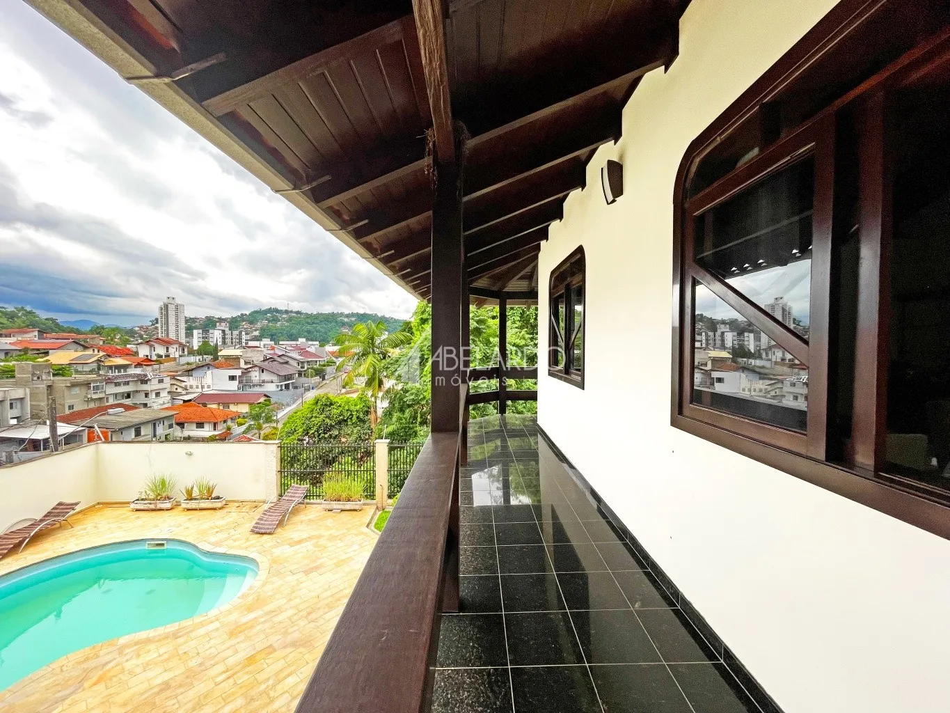 CASA COM TRÊS DORMITÓRIOS, 537,23 M DE ÁREA CONSTRUÍDA, LIVRE DE ENCHENTES E ENXURRADAS - BAIRRO ESCOLA AGRÍCOLA - foto 1