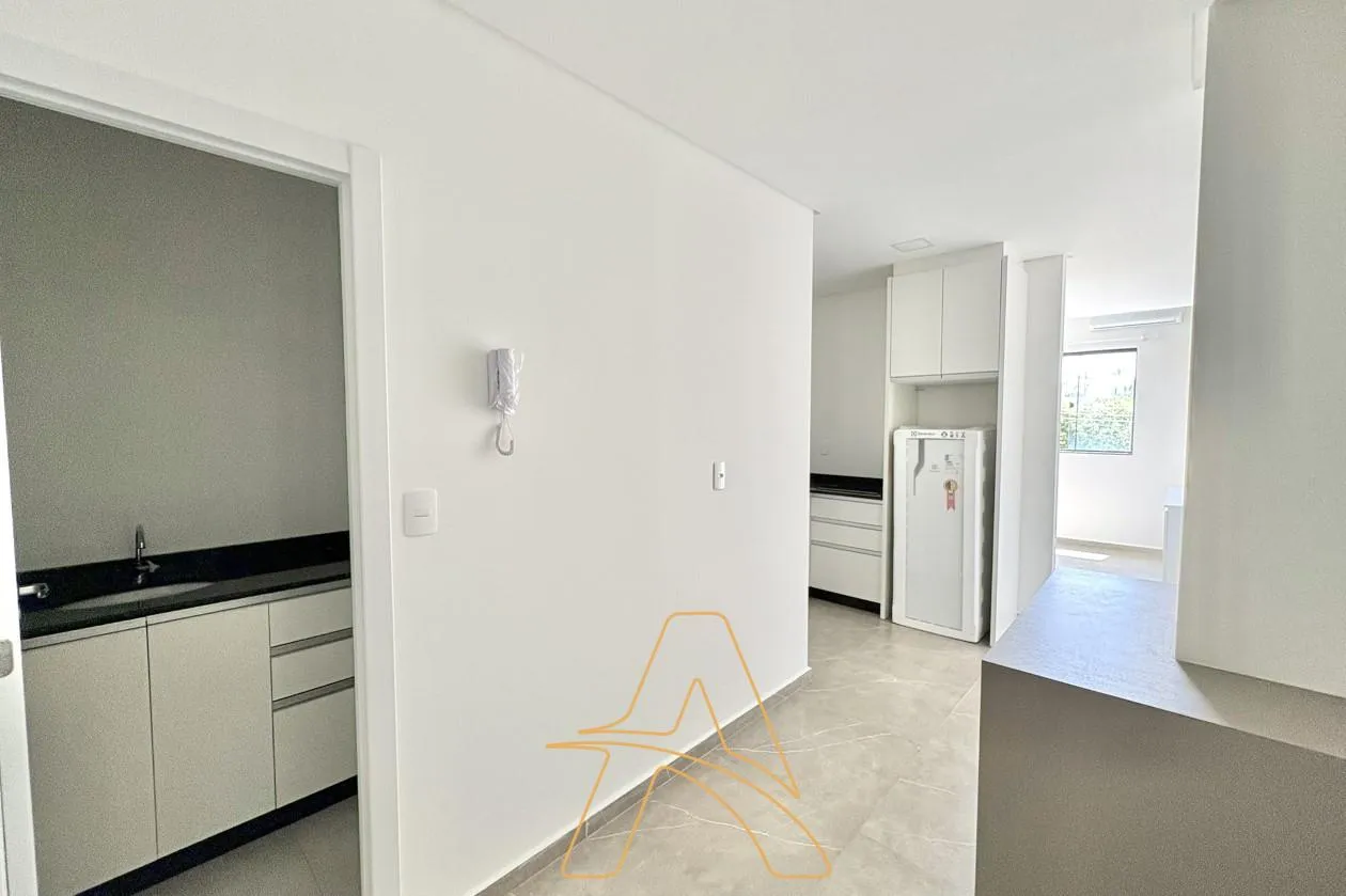 Apartamento Mobiliado com 1 Dormitório Próximo ao Trevo Tomio — foto 2