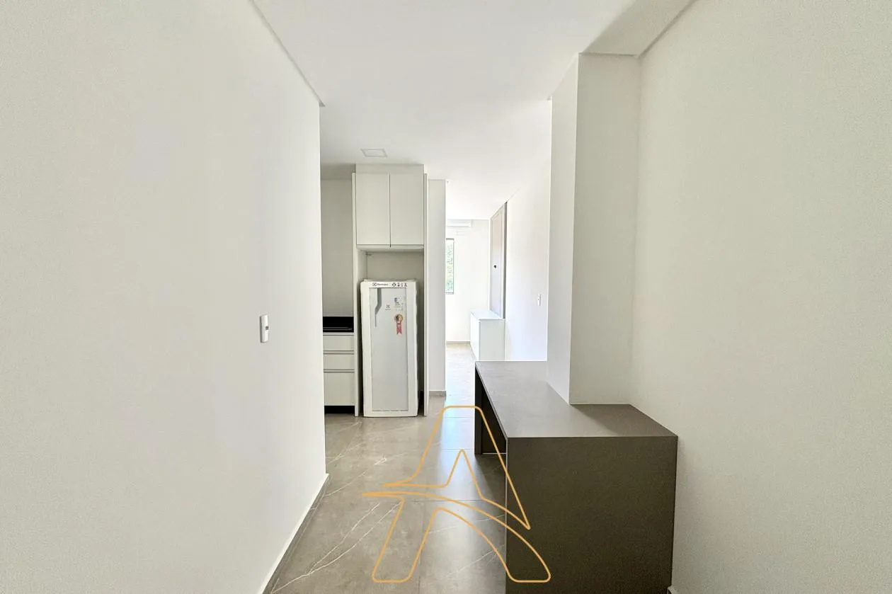 Apartamento Mobiliado com 1 Dormitório Próximo ao Trevo Tomio — foto 3