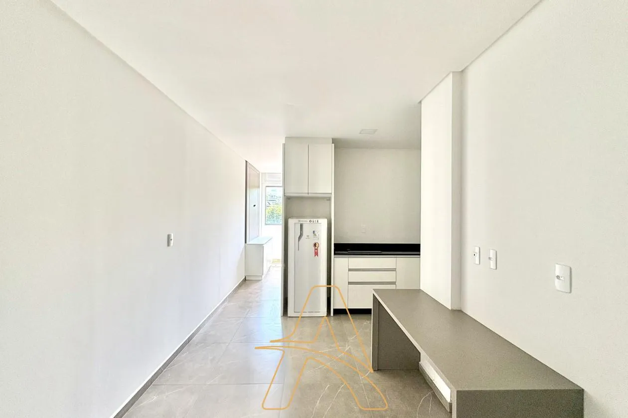 Apartamento Mobiliado com 1 Dormitório Próximo ao Trevo Tomio — foto 2
