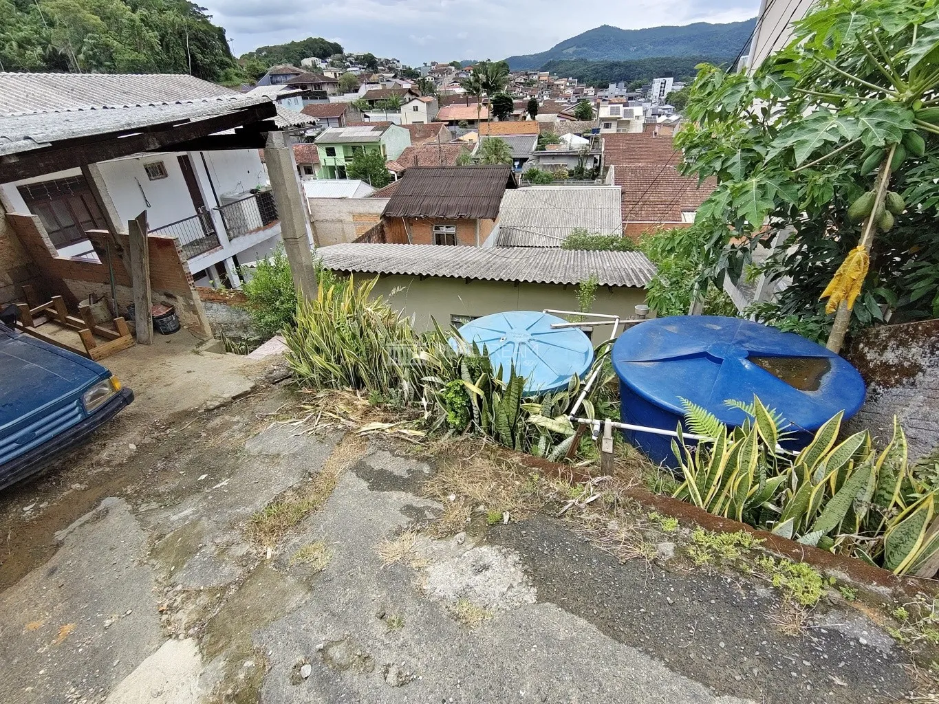 Terreno de 260,00m em declive com duas quitinetes alugadas. — foto 2