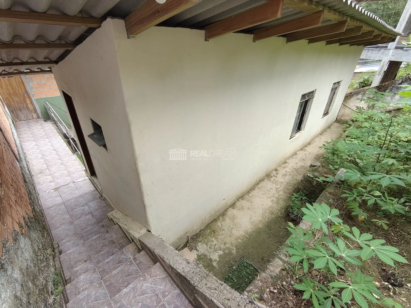 Terreno de 260,00m em declive com duas quitinetes alugadas. — foto 4