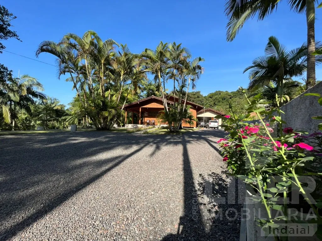 Sitio urbano com casa e galpão — foto 7