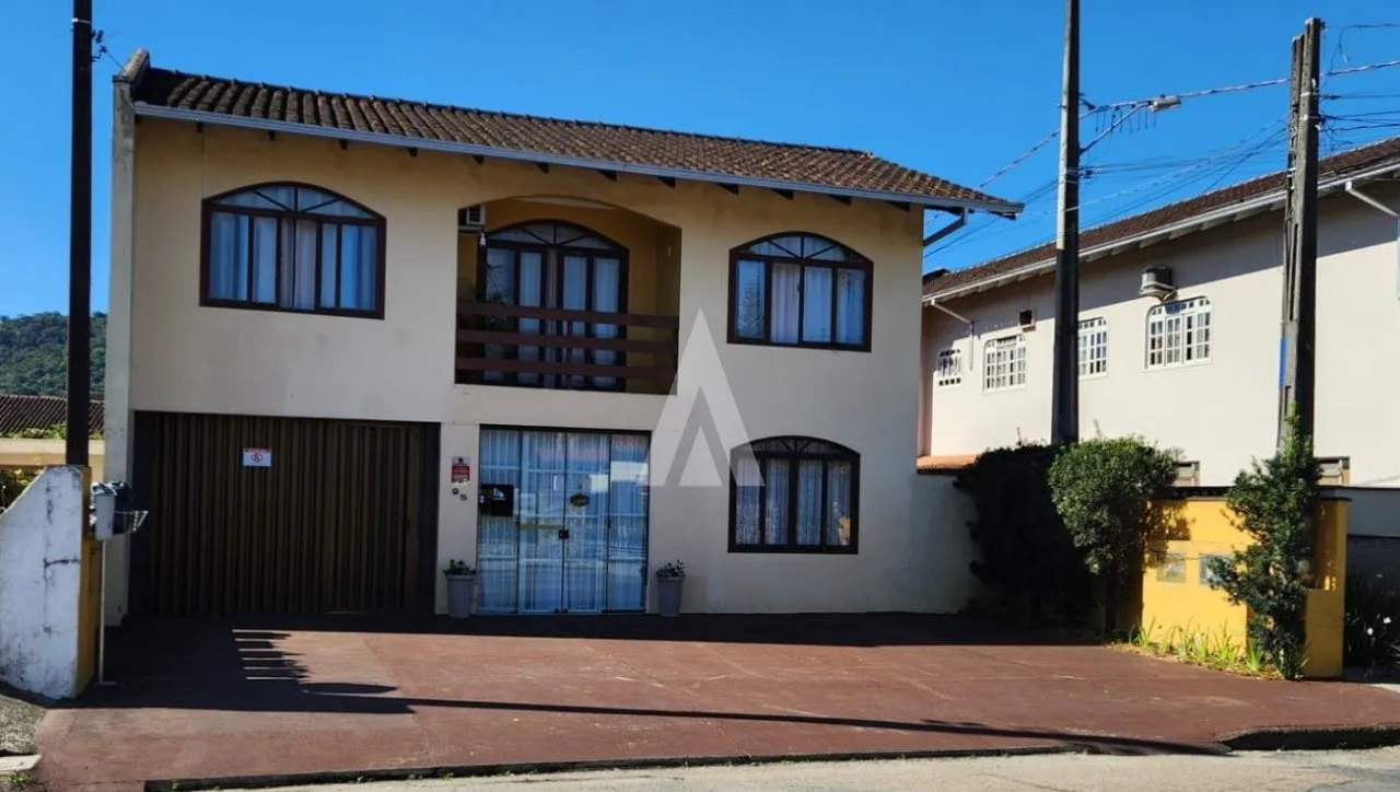 Casa com 1 suíte e 4 quartos à venda no bairro Iririú em Joinville-SC por R$1.400.000,00. - foto 1
