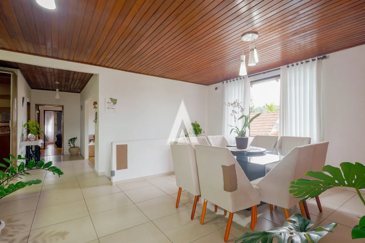 Casa com 1 suíte e 4 quartos à venda no bairro Iririú em Joinville-SC por R$1.400.000,00. — foto 4