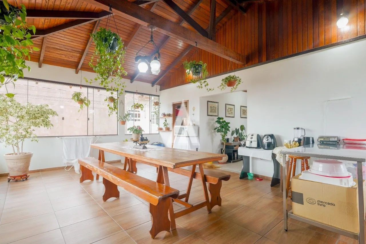 Casa com 1 suíte e 4 quartos à venda no bairro Iririú em Joinville-SC por R$1.400.000,00. — foto 5