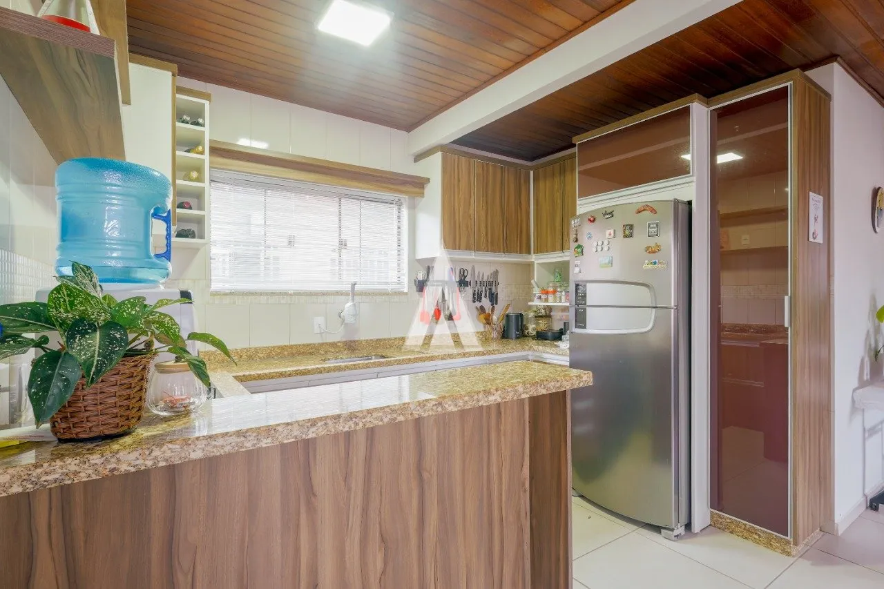 Casa com 1 suíte e 4 quartos à venda no bairro Iririú em Joinville-SC por R$1.400.000,00. — foto 7