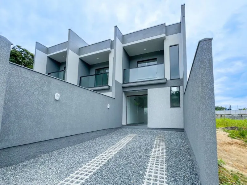 Casa Geminada com 2 Dormitórios e Excelente Acabamento - foto 1