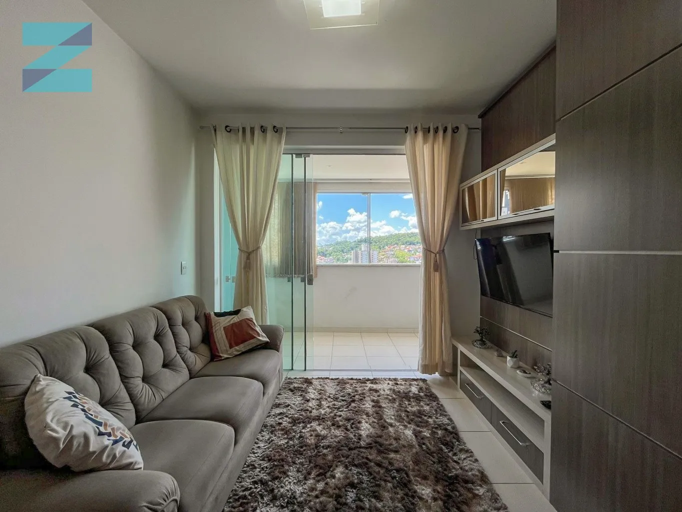 Apartamento semi mobiliado, andar alto, área de lazer completa ! - foto 1
