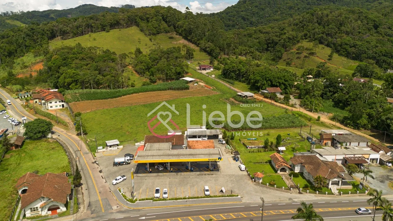 Amplo Terreno para instalação de Indústria, Unidade Multi Familiar ou Comercial no Bairro Testo Central na cidade de Pomerode com 82.165,77m. Imóvel já possui um Galpão, Casa e Salas Comerciais. - foto 1