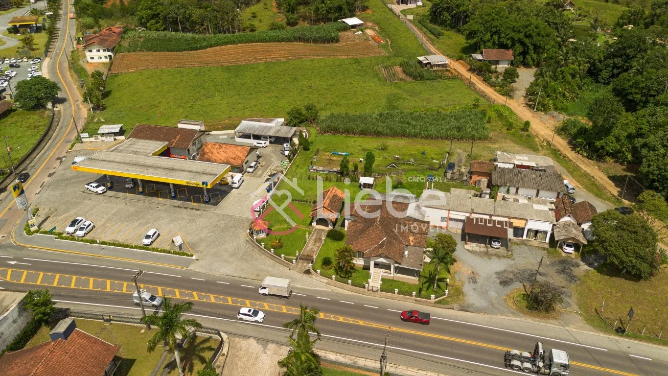 Amplo Terreno para instalação de Indústria, Unidade Multi Familiar ou Comercial no Bairro Testo Central na cidade de Pomerode com 82.165,77m. Imóvel já possui um Galpão, Casa e Salas Comerciais. — foto 2