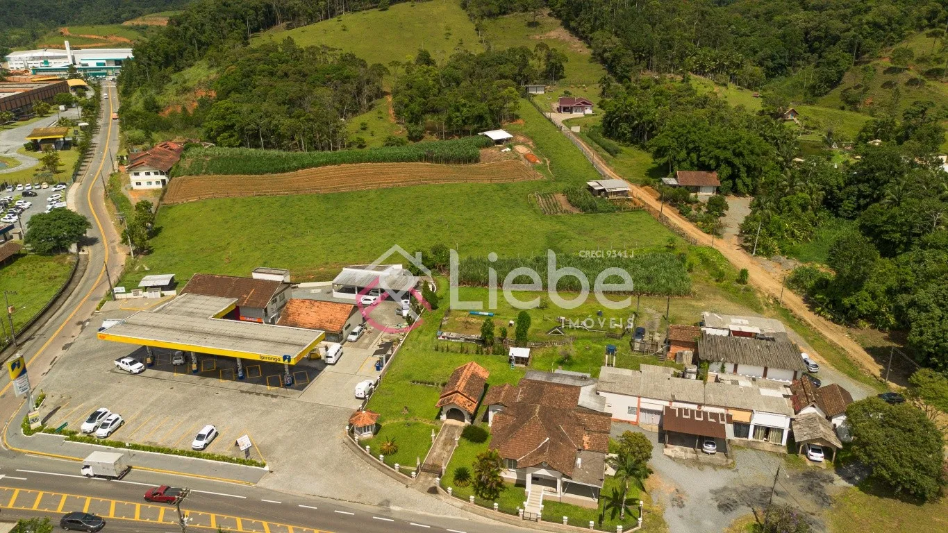 Amplo Terreno para instalação de Indústria, Unidade Multi Familiar ou Comercial no Bairro Testo Central na cidade de Pomerode com 82.165,77m. Imóvel já possui um Galpão, Casa e Salas Comerciais. — foto 3