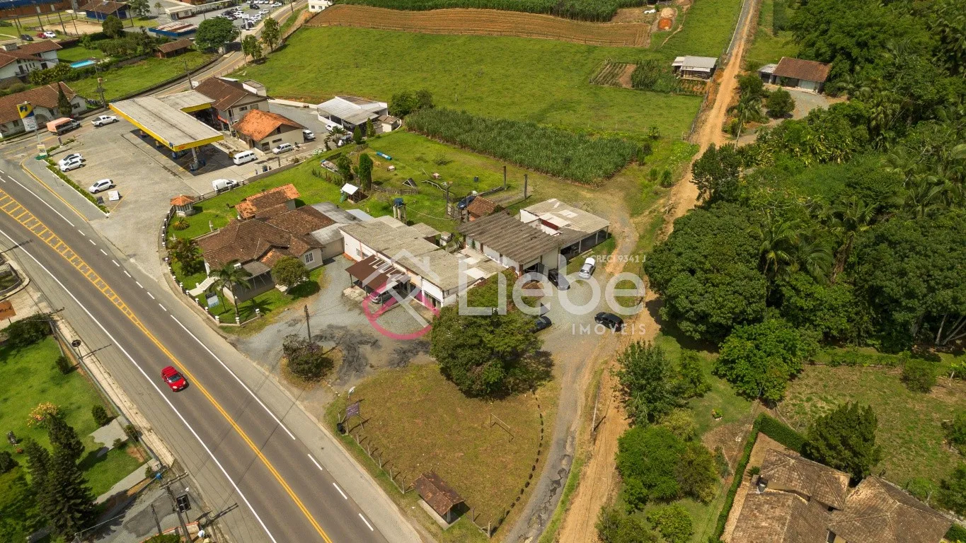 Amplo Terreno para instalação de Indústria, Unidade Multi Familiar ou Comercial no Bairro Testo Central na cidade de Pomerode com 82.165,77m. Imóvel já possui um Galpão, Casa e Salas Comerciais. — foto 4