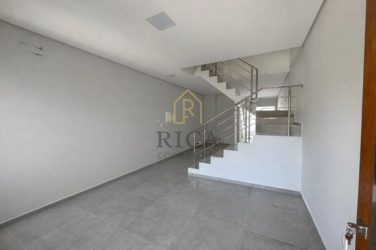 Sobrado Novo no Bairro Escola Agrícola - foto 1