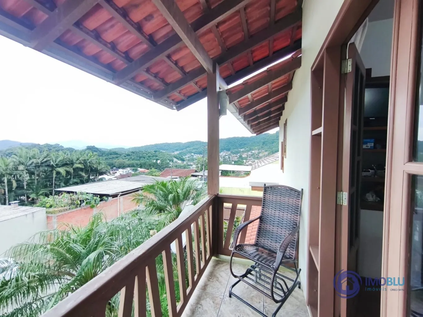 CASA COM PISCINA , 2 PAVIMENTOS , 3 VAGAS , BAIRRO TRIBESS , — foto 4