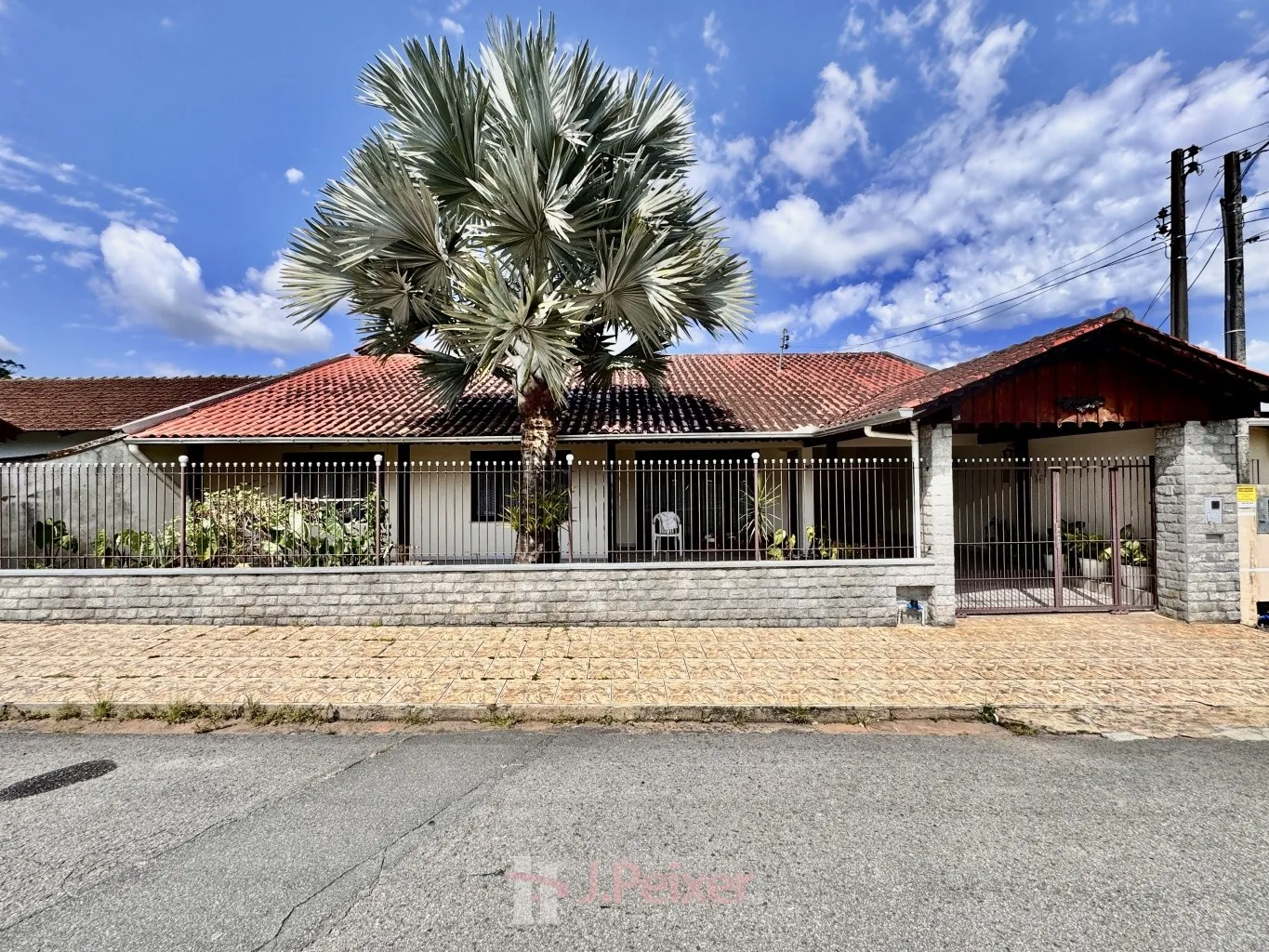 Casa com 3 quartos, sendo 1 suíte, espaço de fundos, 360m terreno, no Bairro Passo Manso em Blumenau-SC - foto 1