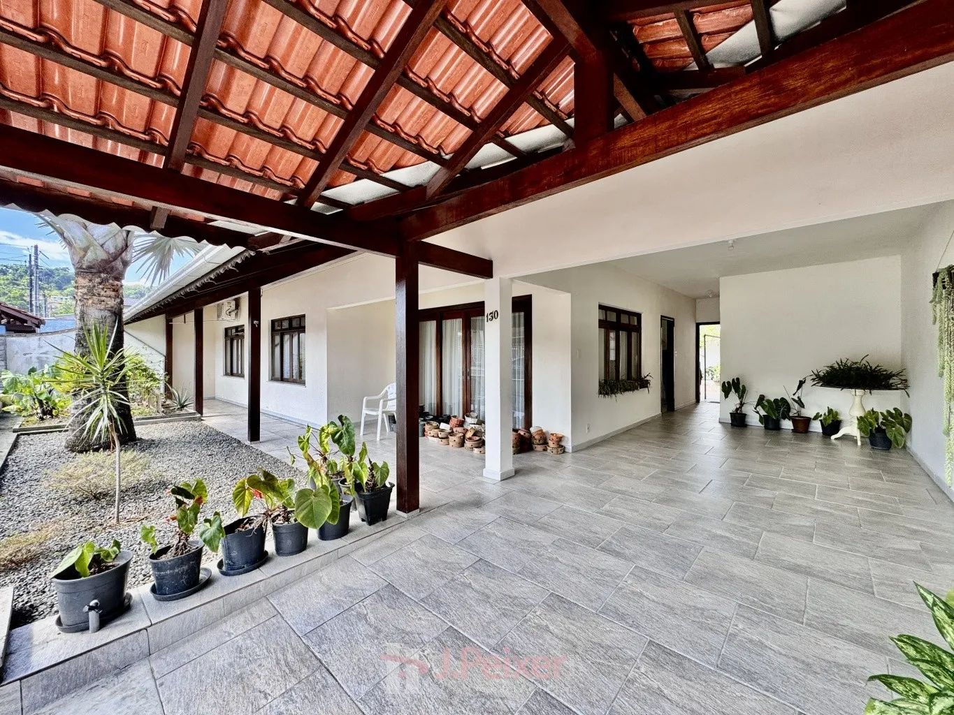 Casa com 3 quartos, sendo 1 suíte, espaço de fundos, 360m terreno, no Bairro Passo Manso em Blumenau-SC — foto 2