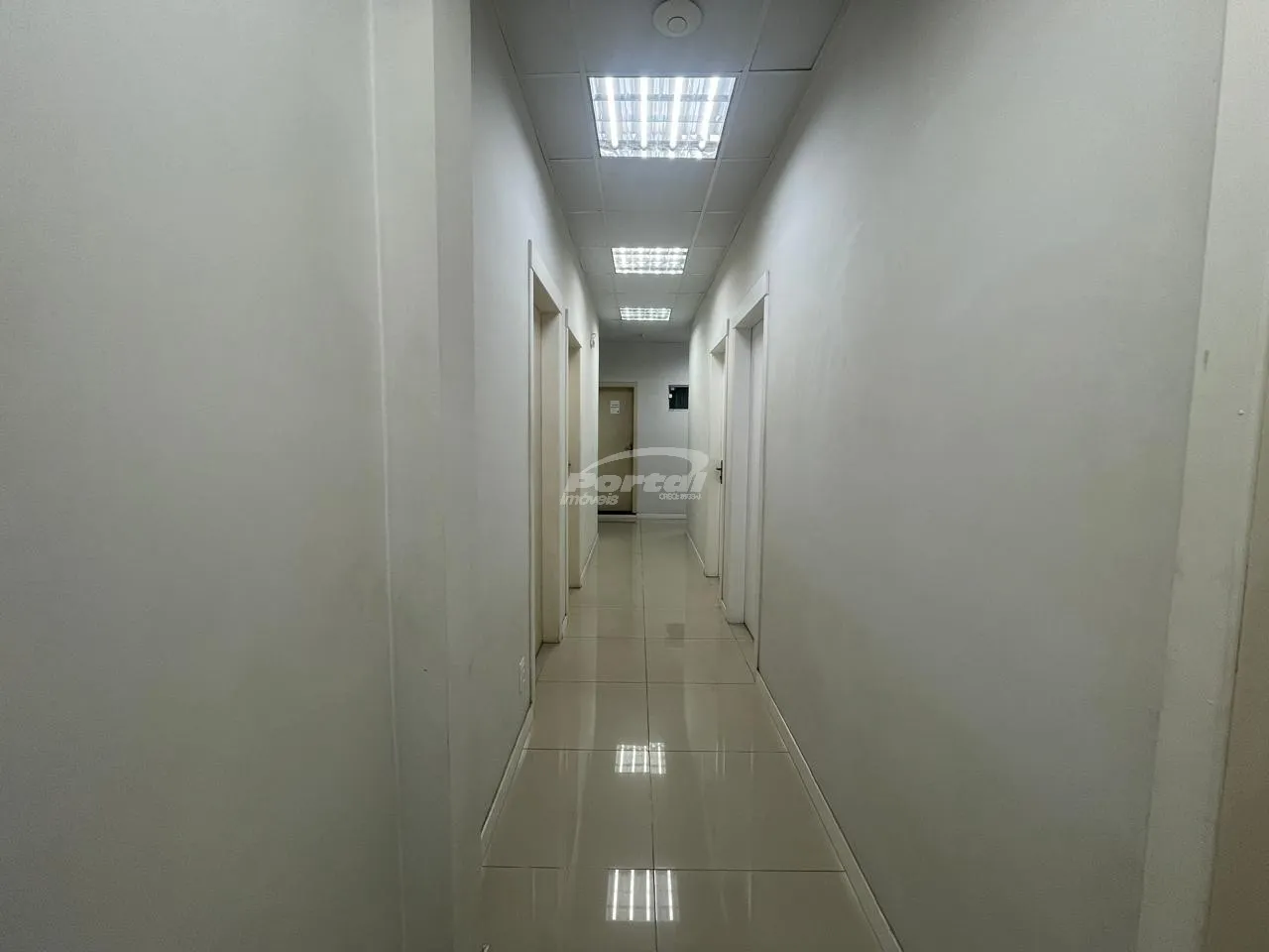 Prédio Comercial disponível para locação no Centro de Blumenau. — foto 7