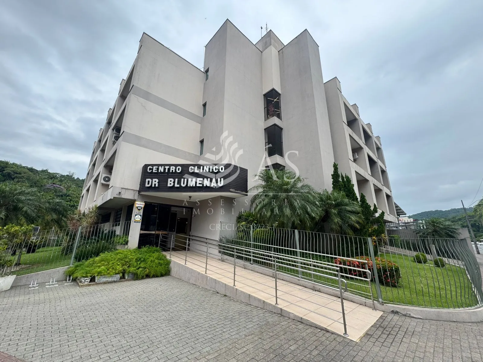 Sala Comercial localizada em Centro Clínico - foto 1