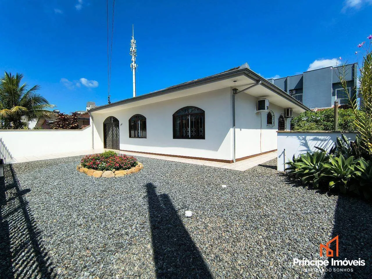 Casa com 3 quartos no Iririú em Joinville - foto 1