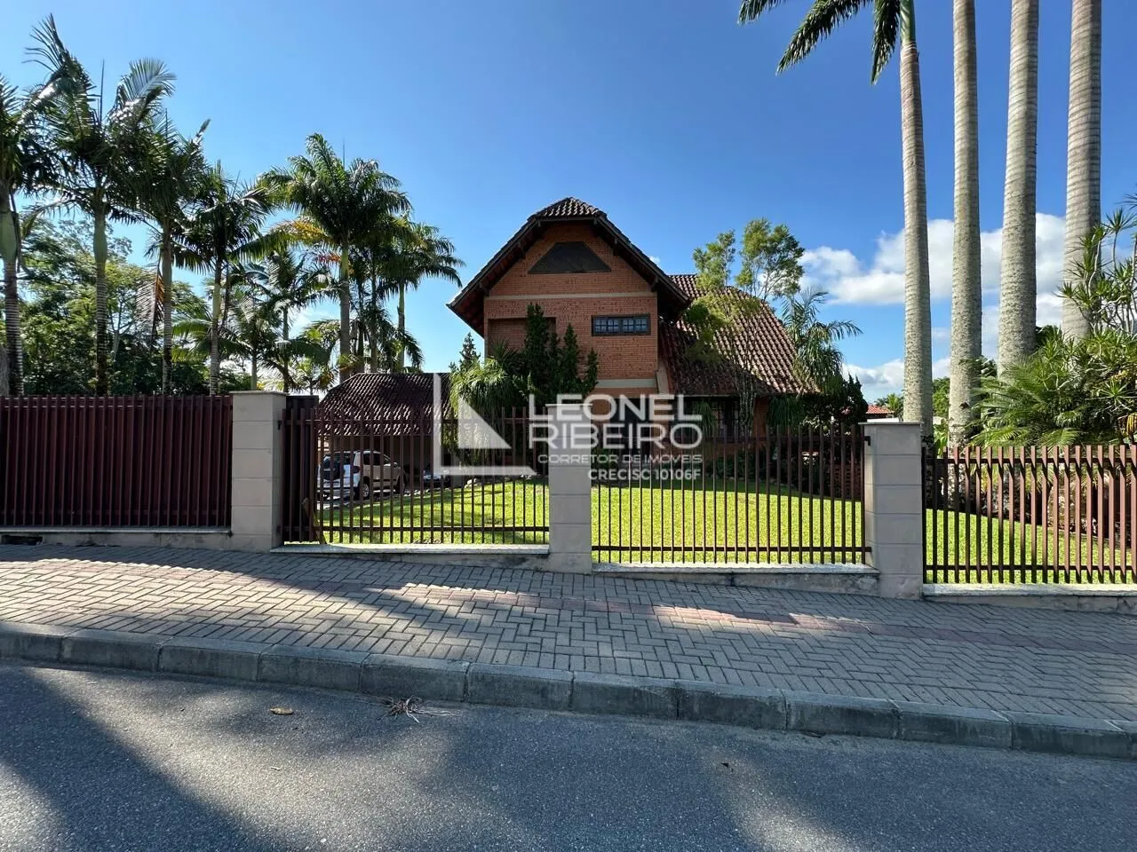 Casa com 3 dormitórios (1 suíte) à venda, 289m no bairro Das Capitais - Timbó/SC - foto 1