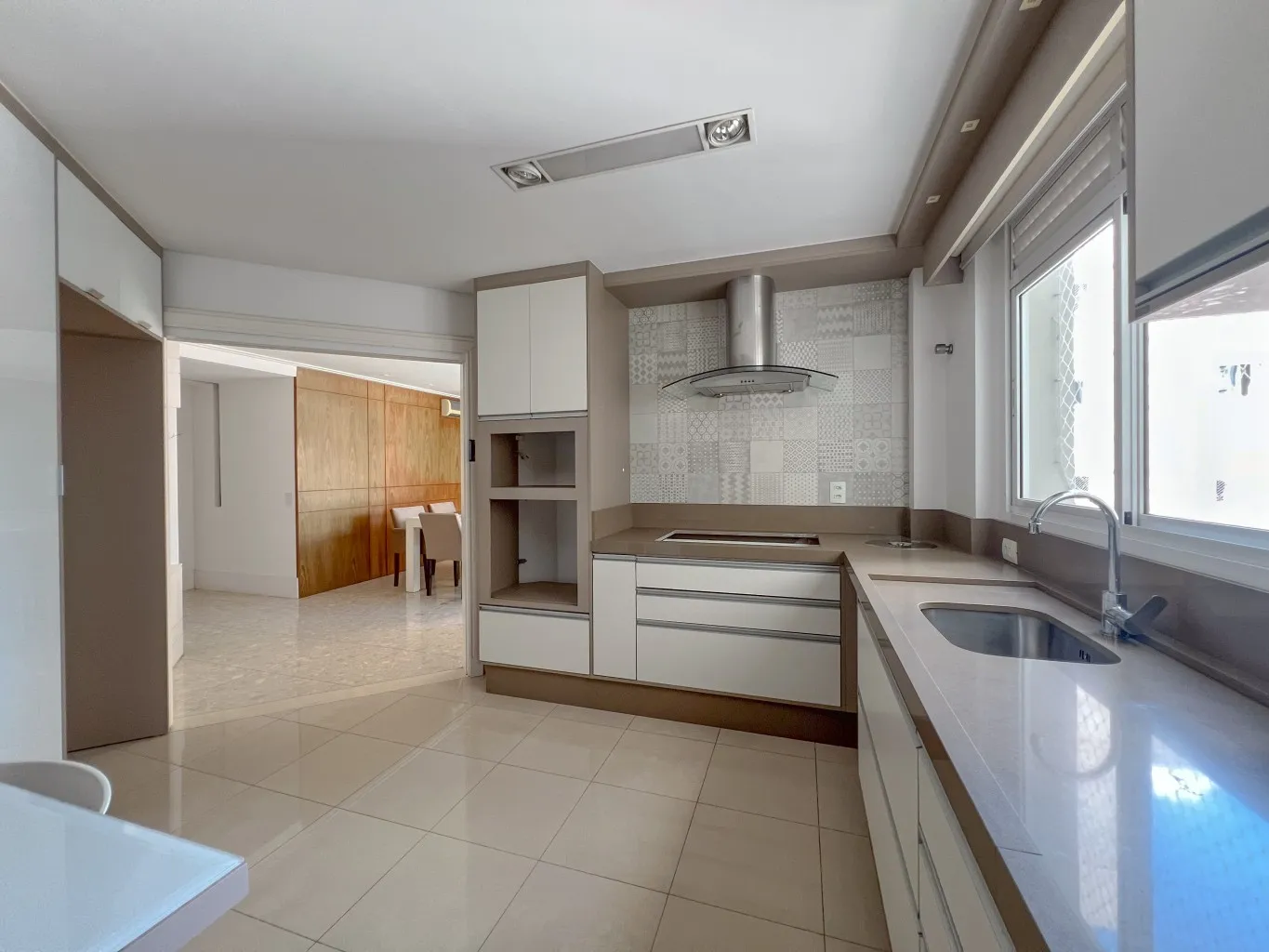 Apartamento Semimobiliado de Alto Padrão à Venda no Jardim Blumenau. — foto 4
