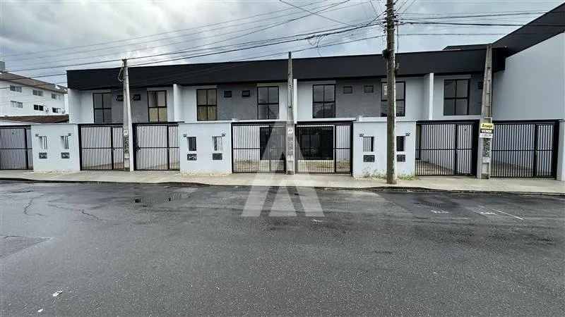 Sobrado Geminado com 2 suíte(s) à venda no bairro Costa e Silva em Joinville, por R$ 450.000.00. - foto 1