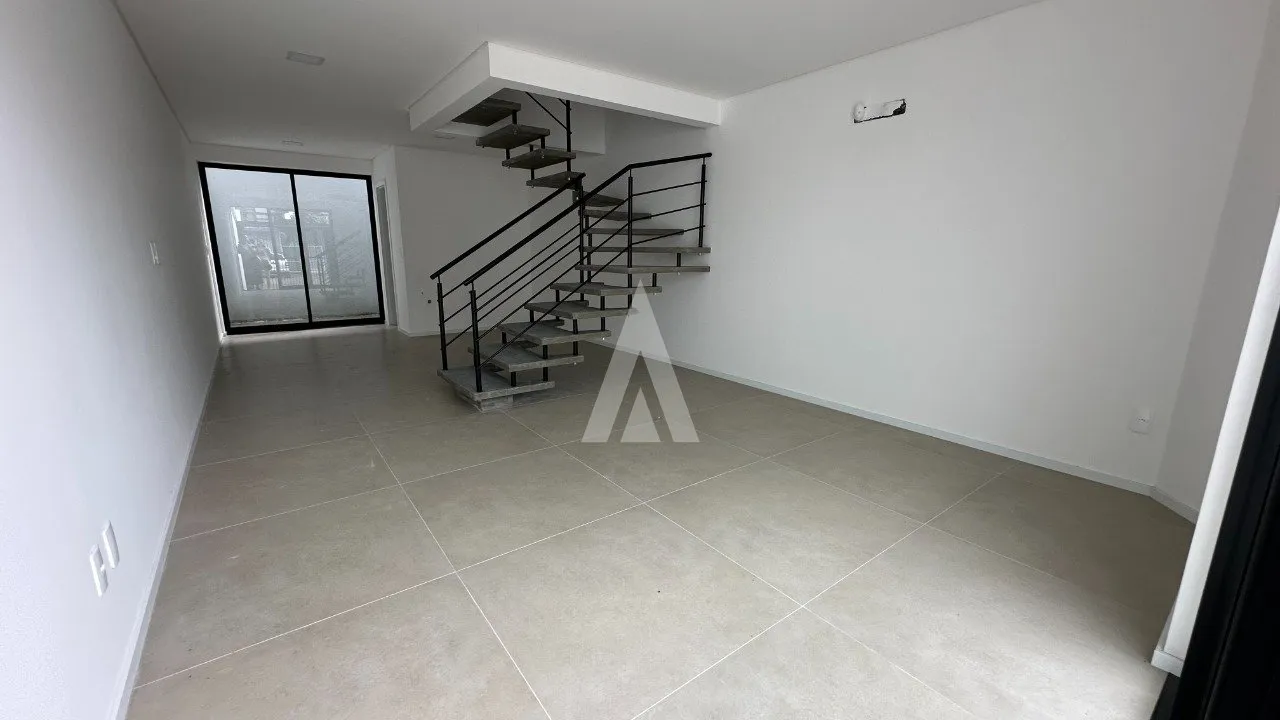 Sobrado Geminado com 2 suíte(s) à venda no bairro Costa e Silva em Joinville, por R$ 450.000.00. — foto 2