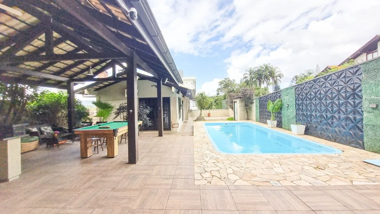 Ótima residência averbada com 3 quartos à venda no bairro Costa e Silva em Joinville - SC por R$ 1.250.000,00 - foto 1