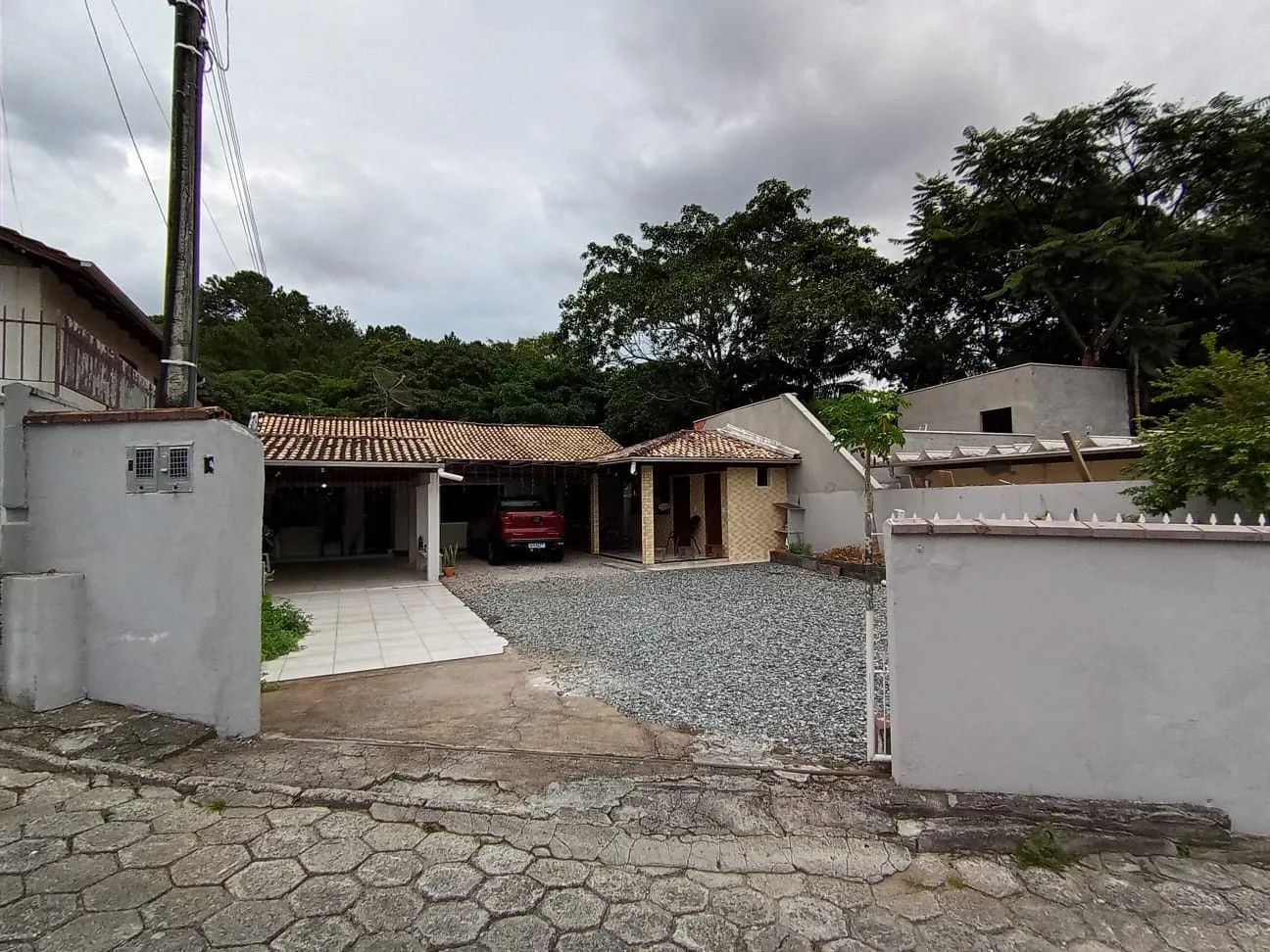 SOMENTE ESTA SEMANA. Ótima casa de alvenaria com 03 dormitórios sendo 01 suíte para venda no bairro Valparaiso em Blumenau, SC. - foto 1