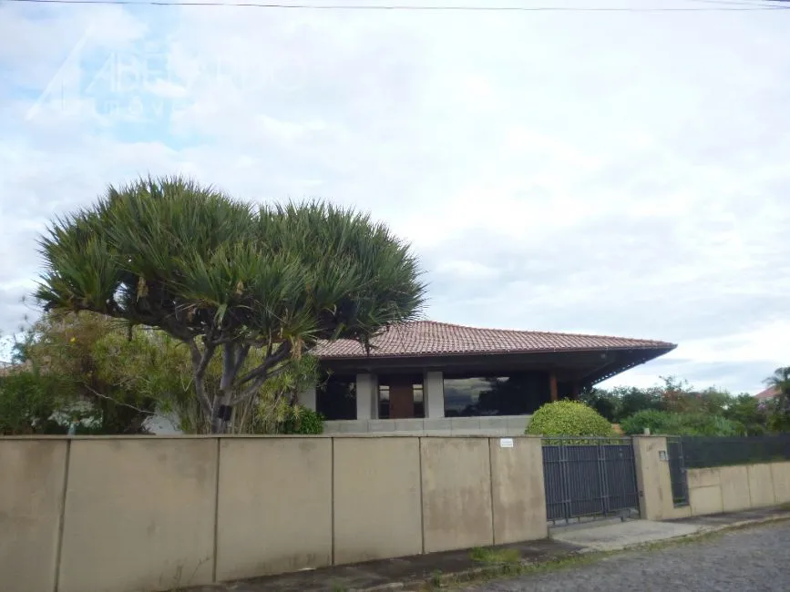 Belíssima residência, alto padrão , 540m, terreno 1.779,40m, 6 dormitórios - , 09vagas, imenso jardim. — foto 4