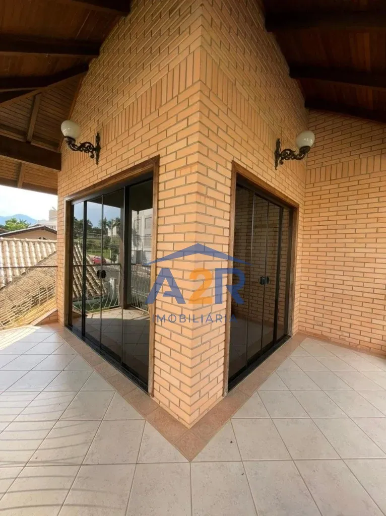 RESIDÊNCIA COM AMPLO TERRENO NO BAIRRO NAÇÕES - INDAIAL/SC — foto 2