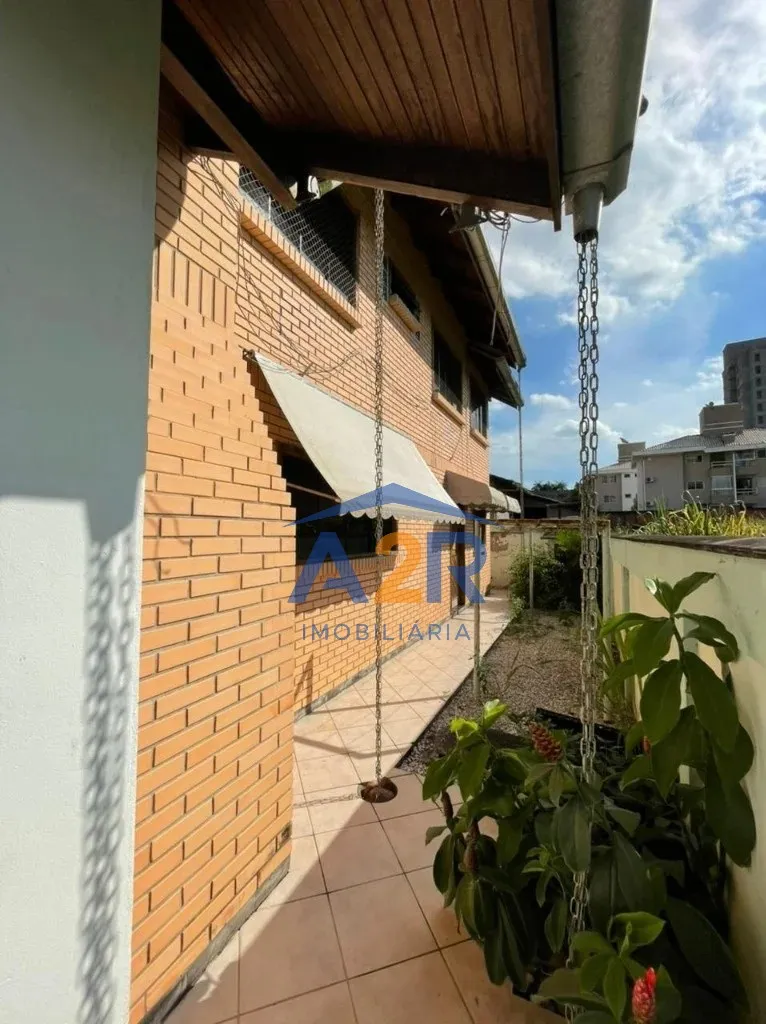 RESIDÊNCIA COM AMPLO TERRENO NO BAIRRO NAÇÕES - INDAIAL/SC — foto 6
